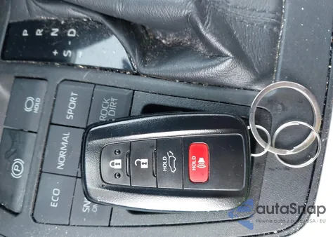 2021 Toyota Rav4 Xle z USA, uszkodzony, nr VIN 2T3P1RFV0MC166900